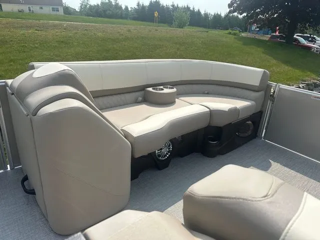 Slide: The Image of Tahoe 2585 Cascade QL 2025 - 11