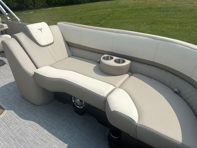 Slide: The Image of Tahoe 2585 Cascade QL 2025 - 12