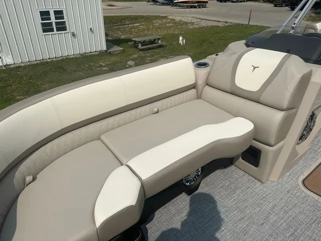 Slide: The Image of Tahoe 2585 Cascade QL 2025 - 13