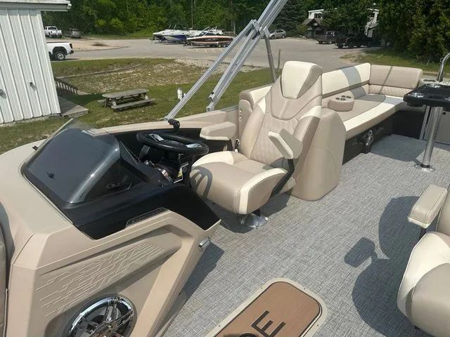 Slide: The Image of Tahoe 2585 Cascade QL 2025 - 15