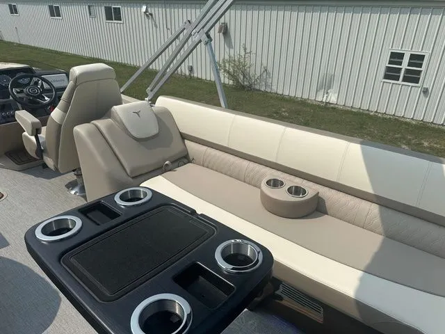 Slide: The Image of Tahoe 2585 Cascade QL 2025 - 22