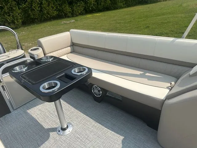 Slide: The Image of Tahoe 2585 Cascade QL 2025 - 24