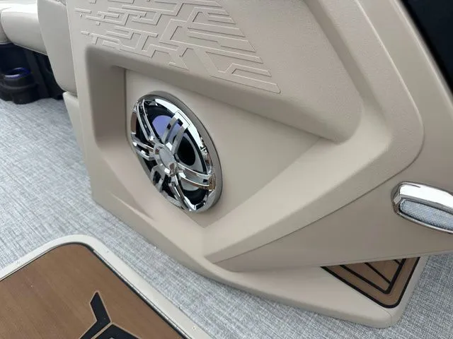 Slide: The Image of Tahoe 2385 Cascade Quad Lounger 2025 - 23