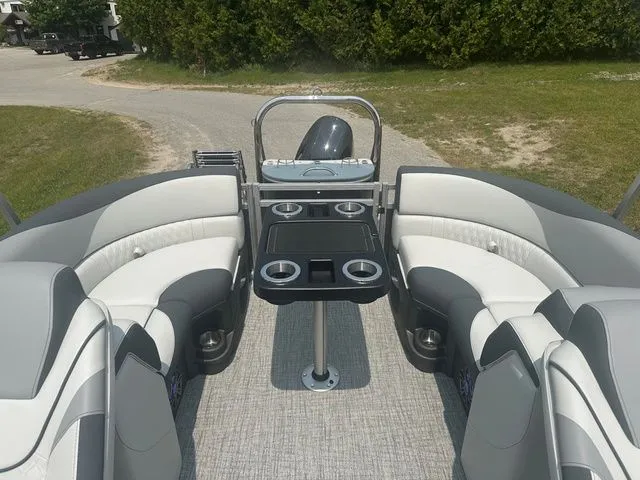 Slide: The Image of Tahoe 2185 LTZ Quad Lounger 2025 - 10