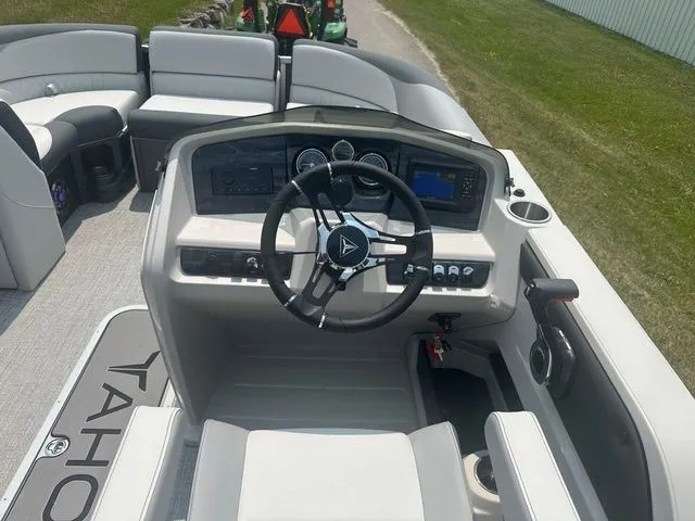 Slide: The Image of Tahoe 2185 LTZ Quad Lounger 2025 - 15