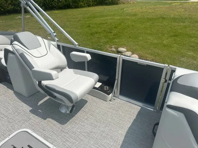 Slide: The Image of Tahoe 2185 LTZ Quad Lounger 2025 - 21