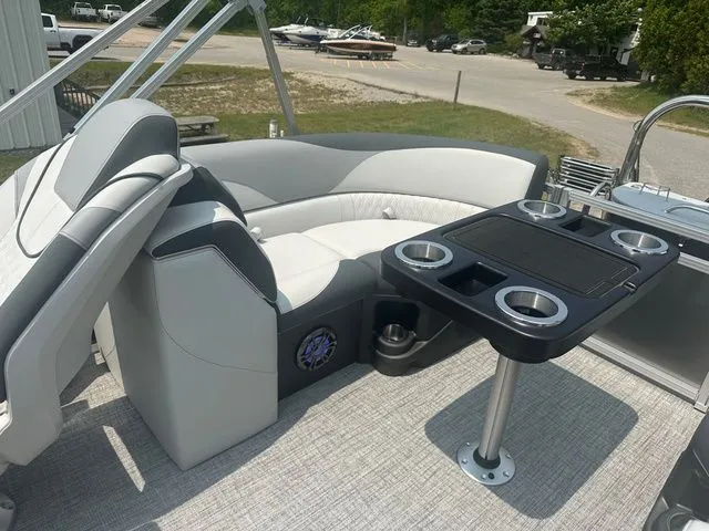 Slide: The Image of Tahoe 2185 LTZ Quad Lounger 2025 - 22