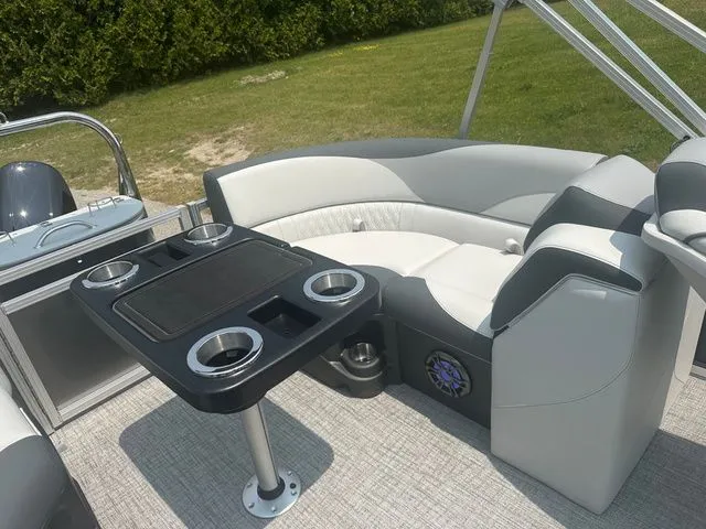 Slide: The Image of Tahoe 2185 LTZ Quad Lounger 2025 - 23