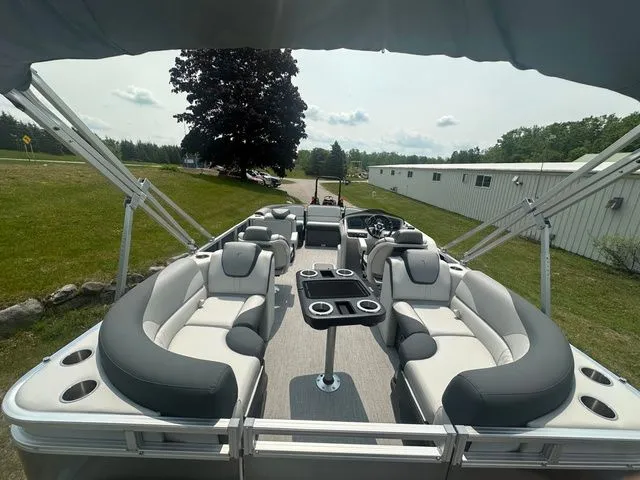 Slide: The Image of Tahoe 2185 LTZ Quad Lounger 2025 - 24