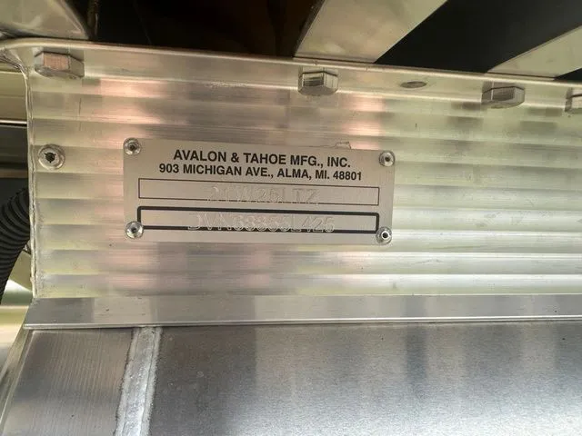 Slide: The Image of Tahoe 2185 LTZ Quad Lounger 2025 - 27