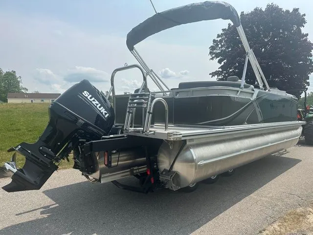 Slide: The Image of Tahoe 2185 LTZ Quad Lounger 2025 - 7