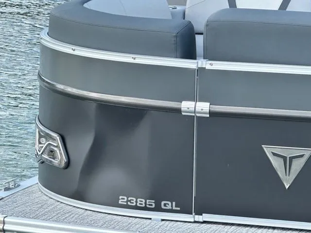 Slide: The Image of Tahoe 2385 ql 2025 - 25