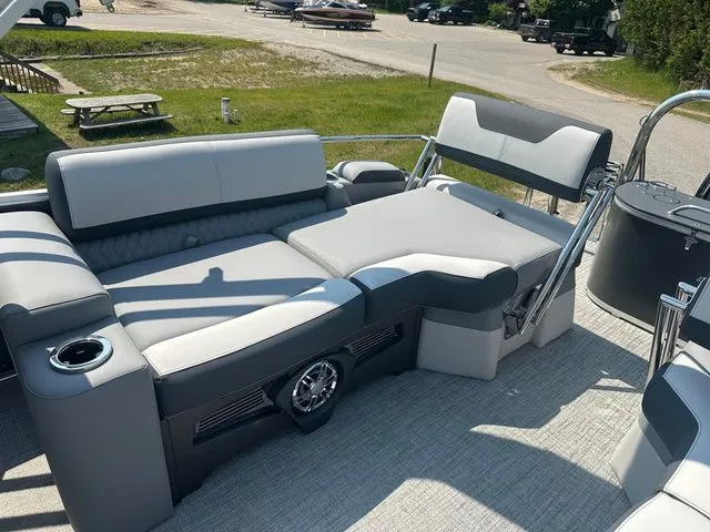 Slide: The Image of Tahoe 2385 ql 2025 - 20