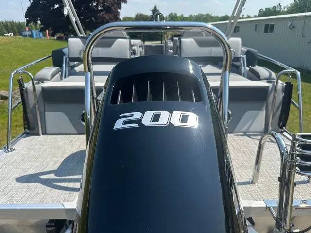 Slide: The Image of Tahoe 2385 ql 2025 - 25