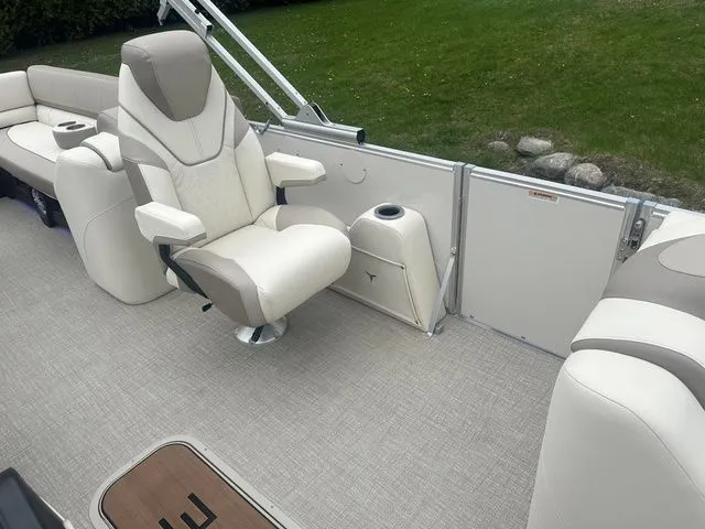 Slide: The Image of Tahoe 25 Cascade QL 2025 - 14