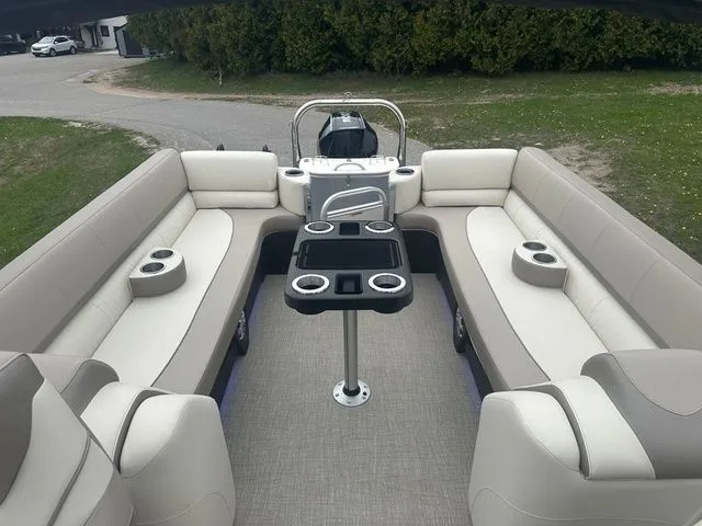 Slide: The Image of Tahoe 25 Cascade QL 2025 - 15