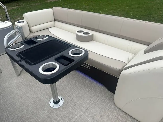 Slide: The Image of Tahoe 25 Cascade QL 2025 - 16