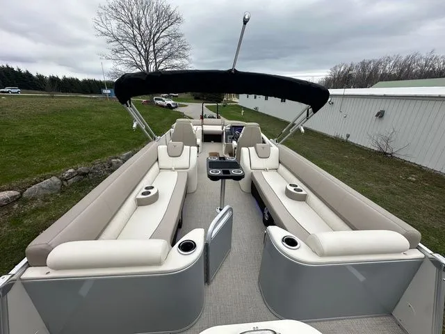 Slide: The Image of Tahoe 25 Cascade QL 2025 - 17