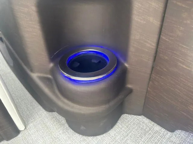 Slide: The Image of Tahoe 25 Cascade QL 2025 - 25