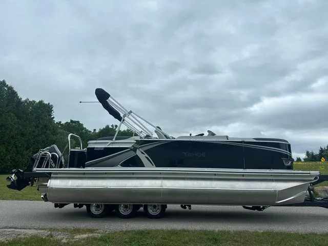 Slide: The Image of Tahoe 2185 LTZ Quad Lounger 2025 - 10