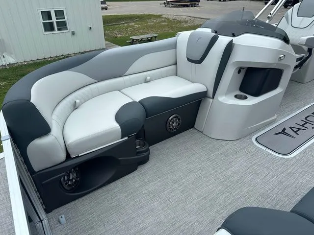 Slide: The Image of Tahoe 2185 LTZ Quad Lounger 2025 - 13
