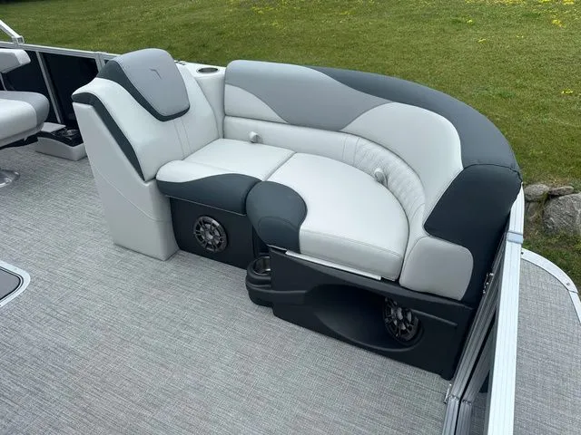 Slide: The Image of Tahoe 2185 LTZ Quad Lounger 2025 - 14
