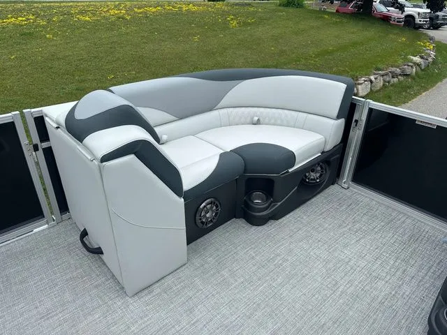 Slide: The Image of Tahoe 2185 LTZ Quad Lounger 2025 - 16