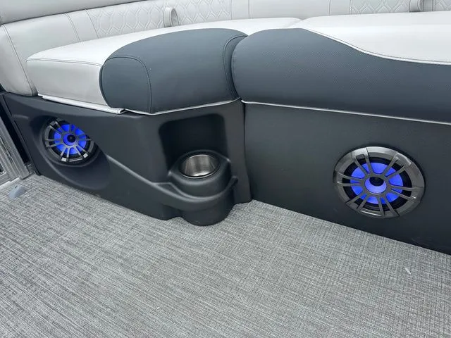 Slide: The Image of Tahoe 2185 LTZ Quad Lounger 2025 - 17