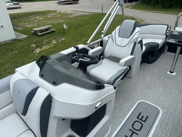 Slide: The Image of Tahoe 2185 LTZ Quad Lounger 2025 - 18