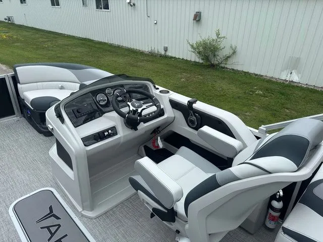 Slide: The Image of Tahoe 2185 LTZ Quad Lounger 2025 - 20