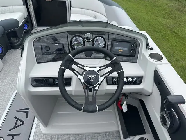 Slide: The Image of Tahoe 2185 LTZ Quad Lounger 2025 - 21