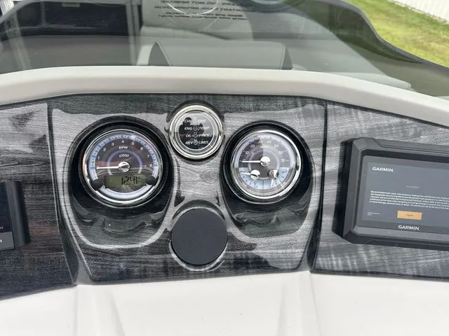 Slide: The Image of Tahoe 2185 LTZ Quad Lounger 2025 - 24