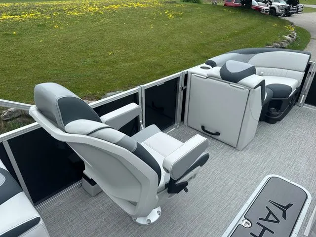 Slide: The Image of Tahoe 2185 LTZ Quad Lounger 2025 - 27
