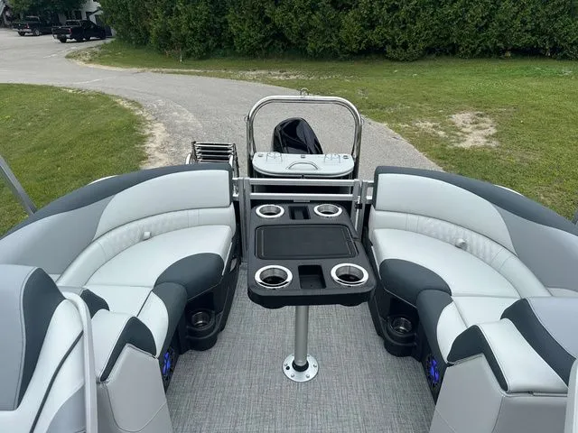 Slide: The Image of Tahoe 2185 LTZ Quad Lounger 2025 - 28