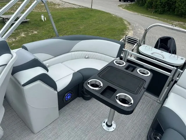 Slide: The Image of Tahoe 2185 LTZ Quad Lounger 2025 - 29