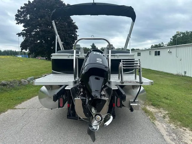 Slide: The Image of Tahoe 2185 LTZ Quad Lounger 2025 - 5