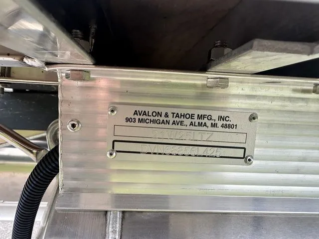 Slide: The Image of Tahoe 2185 LTZ Quad Lounger 2025 - 8