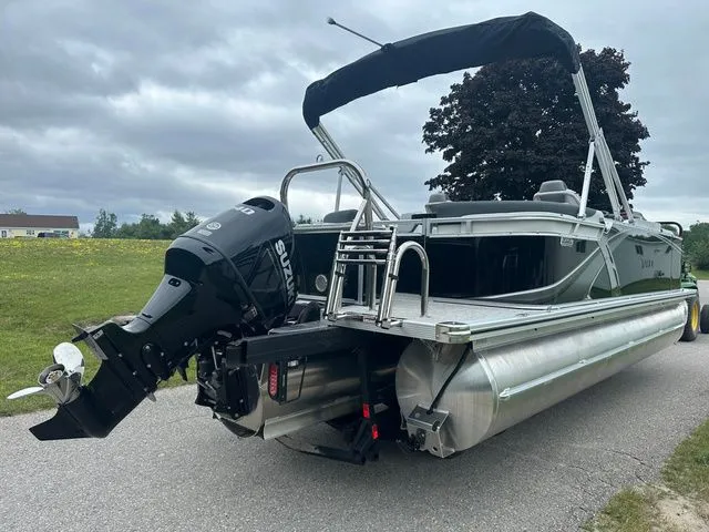 Slide: The Image of Tahoe 2185 LTZ Quad Lounger 2025 - 9