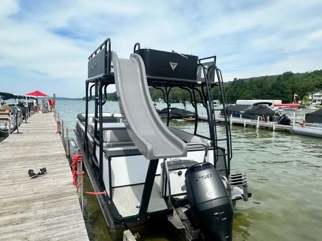 Slide: The Image of Tahoe 2785 Cascade Entertainer 2025 - 3