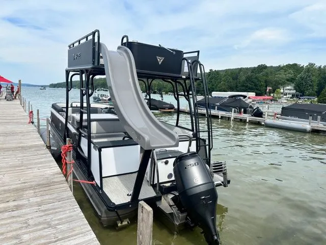 Slide: The Image of Tahoe 2785 Cascade Entertainer 2025 - 4