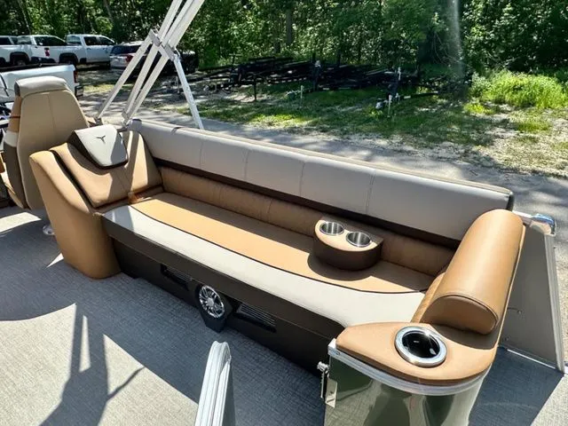 Slide: The Image of Tahoe 2585 Cascade QL 2025 - 10