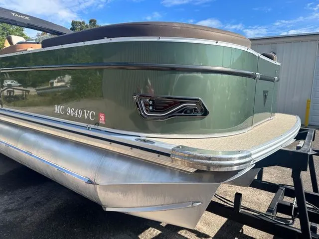 Slide: The Image of Tahoe 2585 Cascade QL 2025 - 26