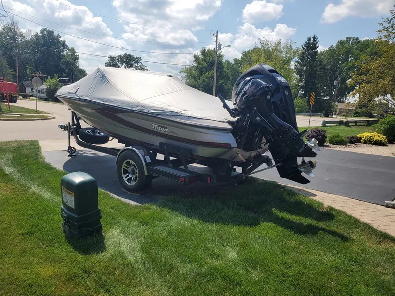 Slide: The Image of Triton 192 Allure Family 2015 - 2