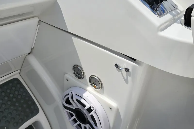 Slide: The Image of 2005 Formula 353 FASTech boat interior with speaker and control panel. - 68