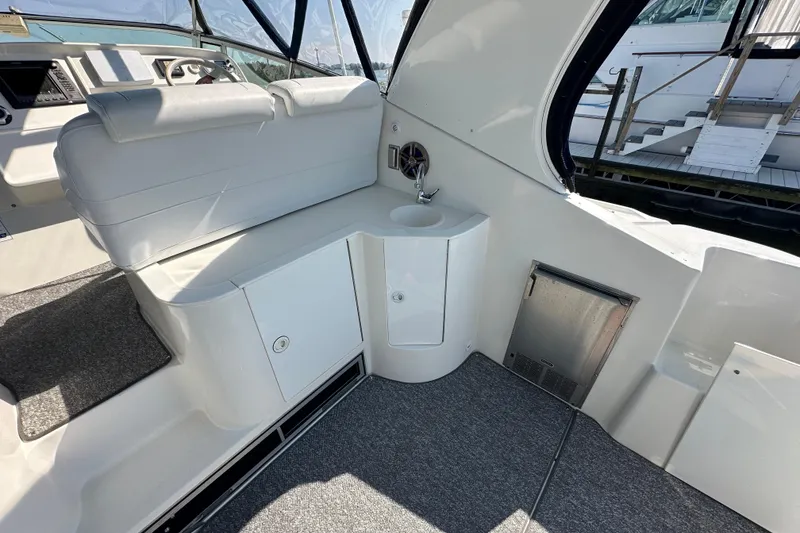 Slide: The Image of 1995 Cruisers Yachts 3570 Esprit for sale by Lucas Sochacki at Parma Marine (440) 915-8995 - 15