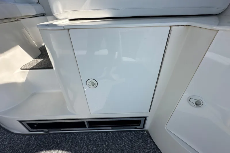 Slide: The Image of 1995 Cruisers Yachts 3570 Esprit for sale by Lucas Sochacki at Parma Marine (440) 915-8995 - 16