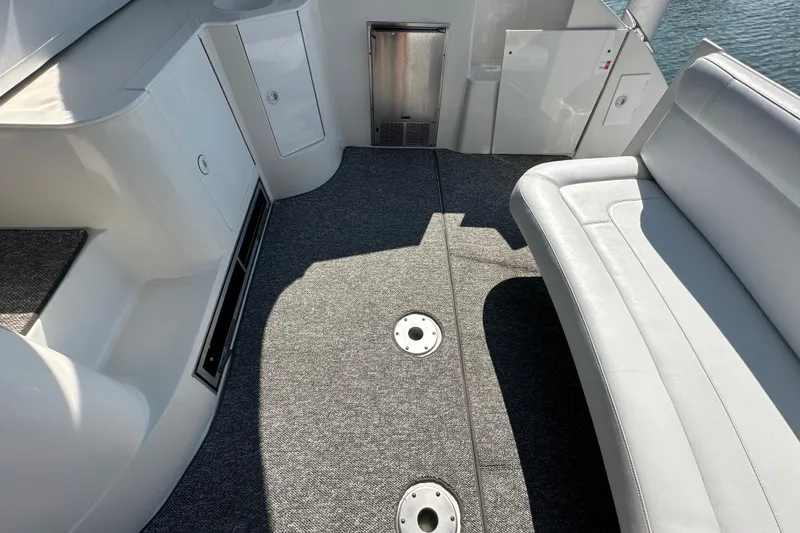 Slide: The Image of 1995 Cruisers Yachts 3570 Esprit for sale by Lucas Sochacki at Parma Marine (440) 915-8995 - 23