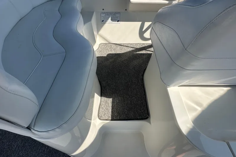 Slide: The Image of 1995 Cruisers Yachts 3570 Esprit for sale by Lucas Sochacki at Parma Marine (440) 915-8995 - 25