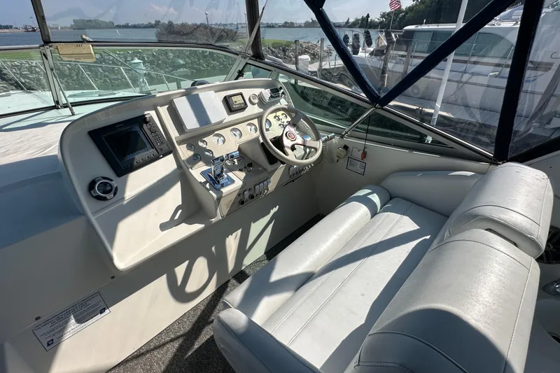 Slide: The Image of 1995 Cruisers Yachts 3570 Esprit for sale by Lucas Sochacki at Parma Marine (440) 915-8995 - 26