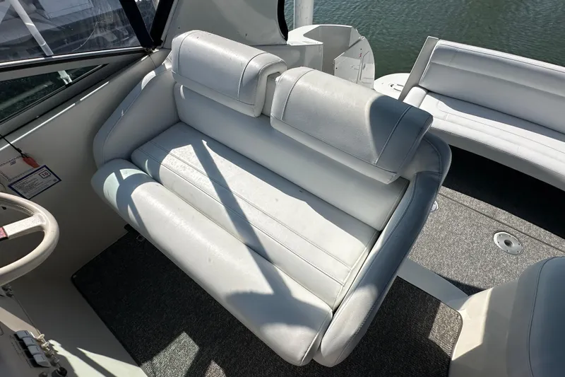 Slide: The Image of 1995 Cruisers Yachts 3570 Esprit for sale by Lucas Sochacki at Parma Marine (440) 915-8995 - 27